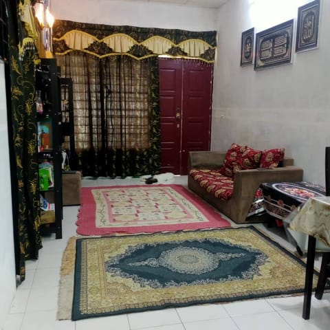 Affordable 3-Bedroom Freehold Single Storey Terrace in Taman Penaga
