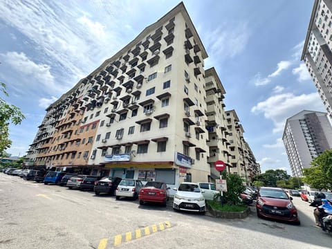 Good for investment, near MRT,  Flat Taman Aman Putra, Jinjang Utara, Kuala Lumpur.