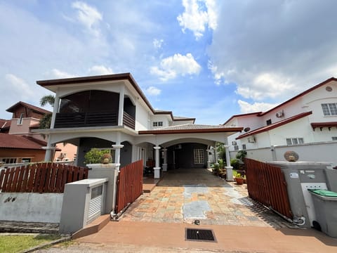 Double Storey Bungalow Rasah Kemayan